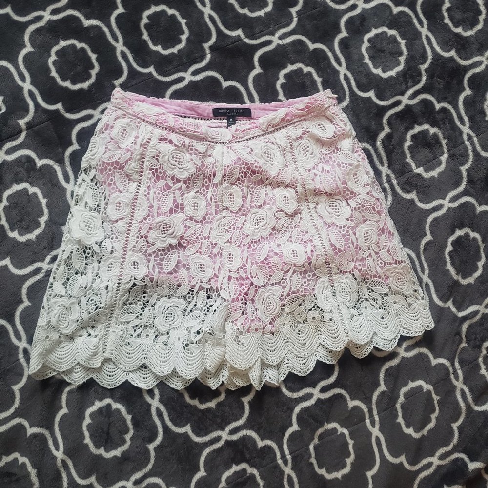 Romeo& Juliet white lace shorts